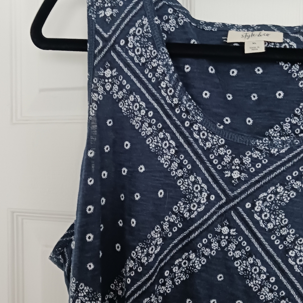 Styleco SharkBite print tank top banana blue